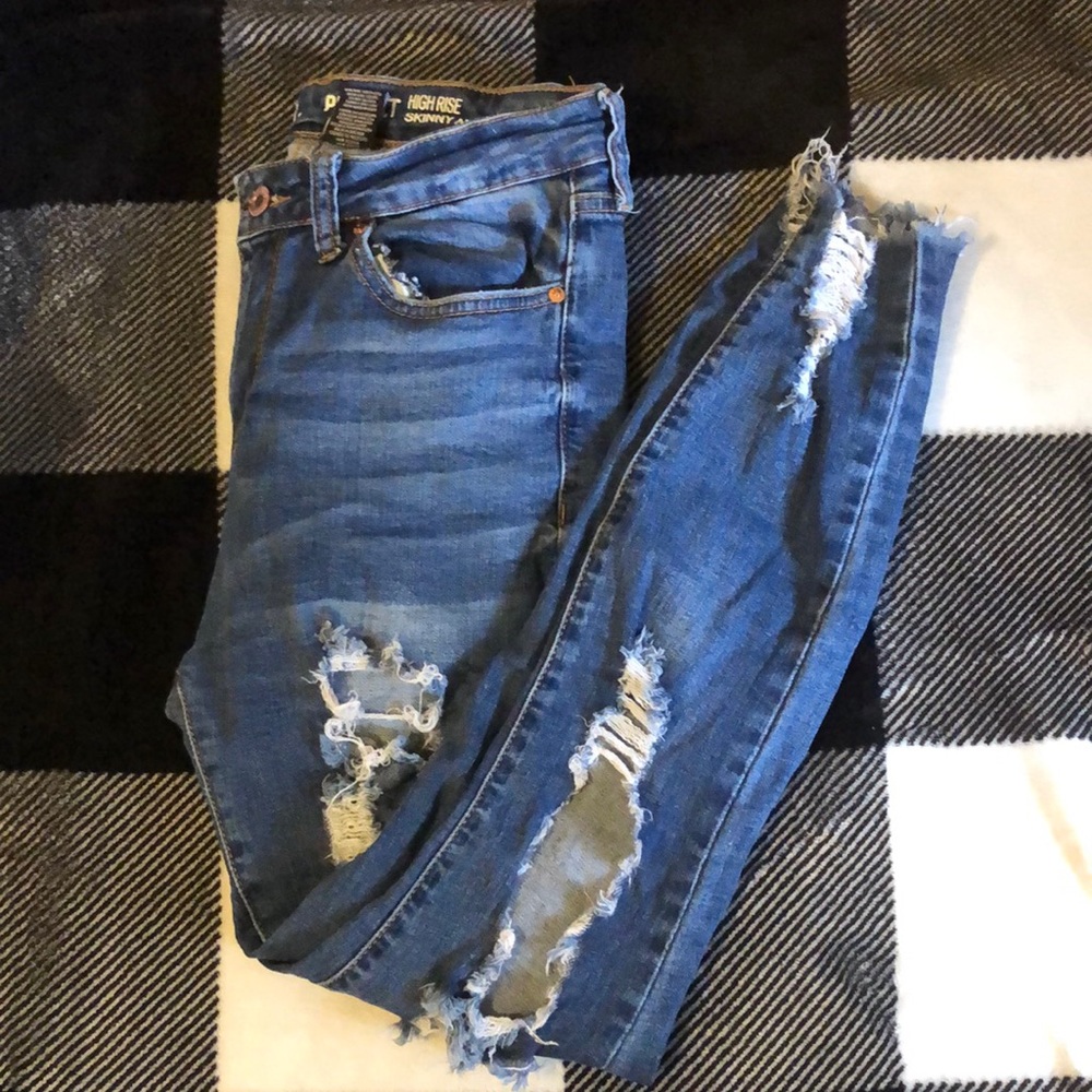 High rise ripped jeans